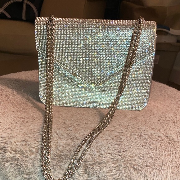 Glamorous Gold Chain Evening Clutch - Picture 10 of 11